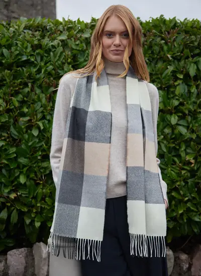 Extra Fine Merino Wool Fringed Check Scarf in Beige Grey Check